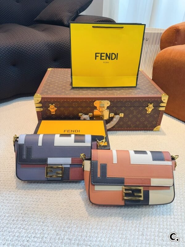 Fendi Baguette Medium - Pink