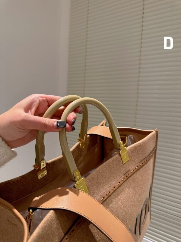 D26184BF-C4C2-95AB-B976-93534279E3BC.jpg Fendi Sunshine Medium