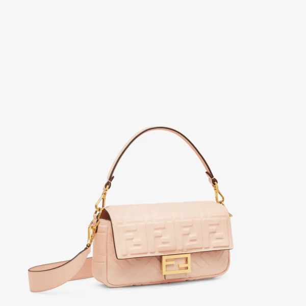 D27B2425-D4DD-258F-7FBF-5F4DF7E04A12.png Fendi Baguette Medium