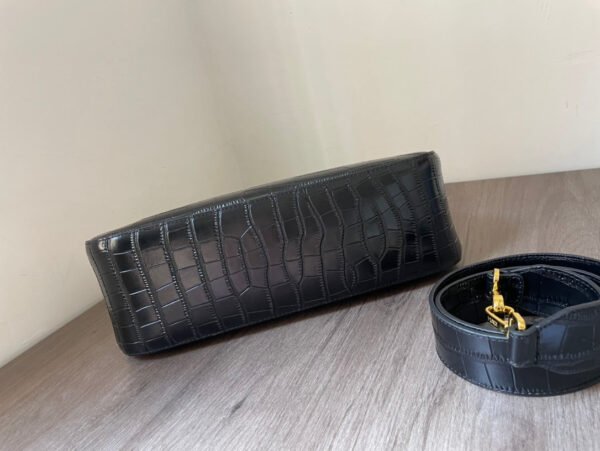 D322F2EB-0CA0-B6A9-A5D6-1BDAD88E41B4.jpg Fendi O'lock Zip Bag