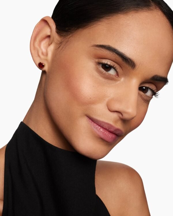 D4B6ED6E-2D00-27DD-58E7-053B46EE2544.jpg Chatelaine® Heart Stud Earrings 18K Yellow Gold with Garnet, 8mm