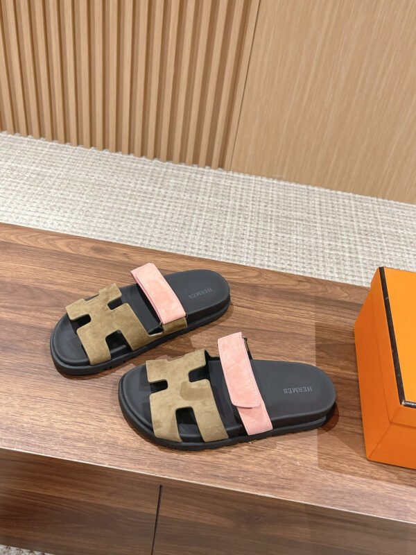 D608B659-C6D1-84F6-9BF0-F469DD7B1947.jpg Hermes Unisex Chypre Sandal