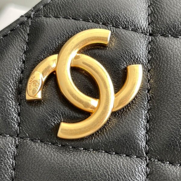 D676A92C-1244-0C0A-5212-AF01ADA1BF29.jpg CHANEL HOBO HANDBAG