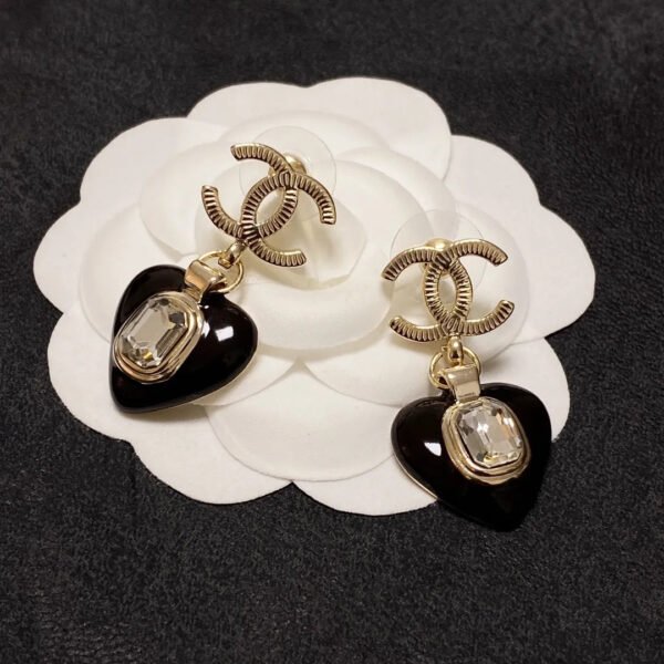 D84FBF6C-A7BA-8972-7AA4-33E5AEB659A9.jpg cc Earrings