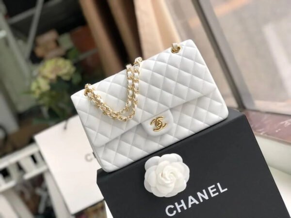 Chanel Classic Handbag Gold Toned Hardware WhiteFor Women, Women&rsquo;s Bags, Shoulder And Crossbody Bags 10.2in/26cm A01112
