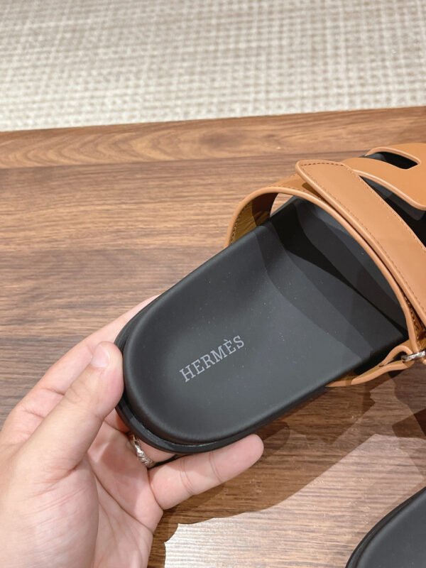 D8919F0D-4F46-9C69-33D7-C5E6C774BB21.jpg Hermes Unisex Chypre Sandal