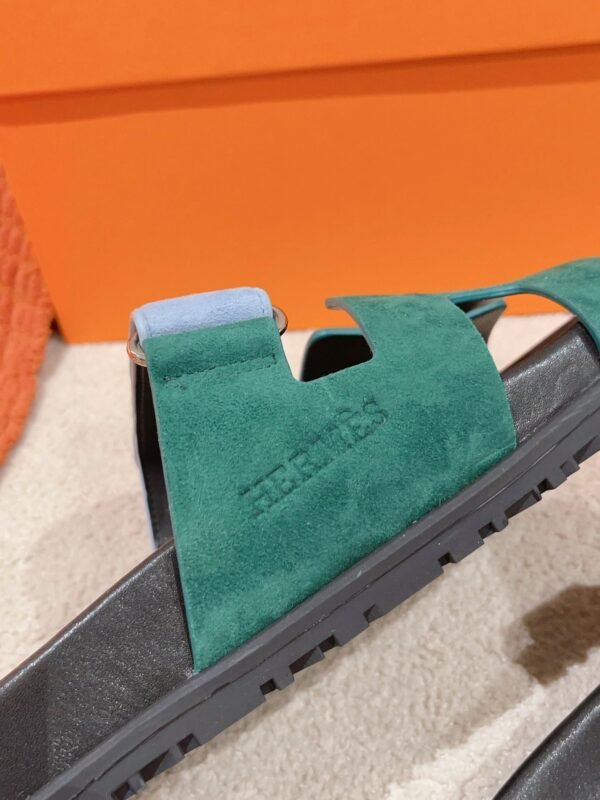 D95E327D-D8AD-1FD7-130F-E0BDCDB8C71E.jpg Hermes Unisex Chypre Sandal