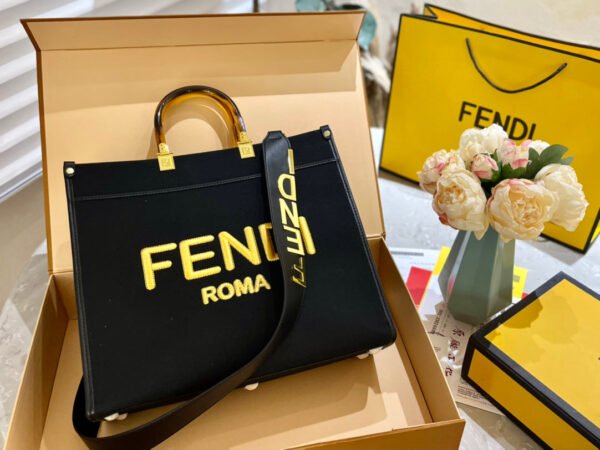 DB7EFD08-24A0-1110-4A9A-50E465A2C706.jpg Fendi Sunshine Medium - Green