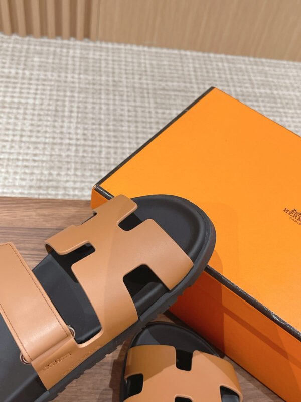 DC6496A6-2C60-1B39-3331-F798D7FCF6E8.jpg Hermes Unisex Chypre Sandal