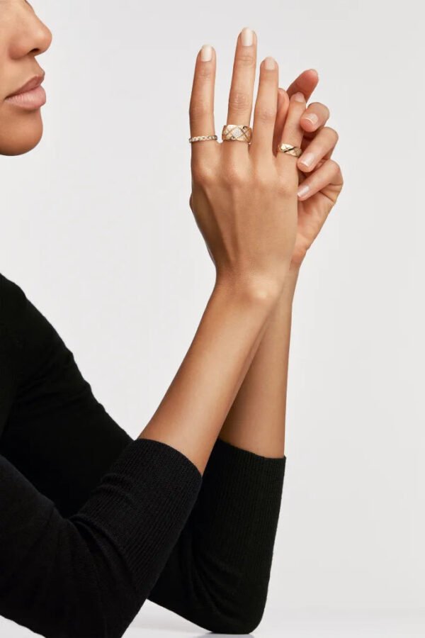 COCO CRUSH RING Quilted motif, small version, 18K BEIGE GOLD - 6