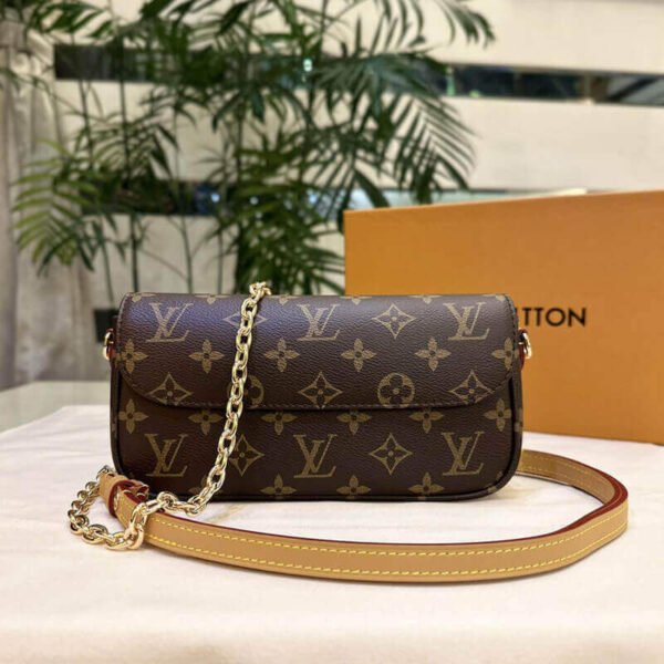 Louis Vuitton Wallet on Chain Ivy M81911