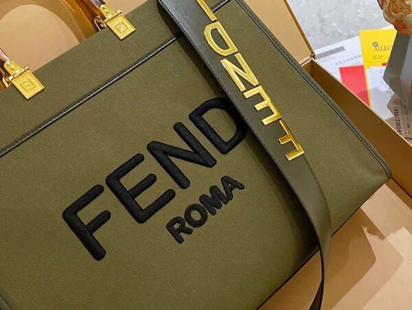 E1179134-FB12-903F-0CA6-12903704E108.jpg Fendi Sunshine Medium - Green