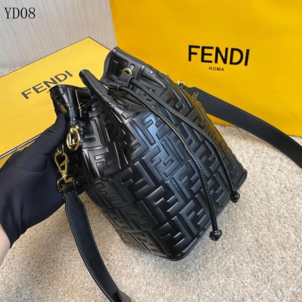 E12B9A9E-AE2E-5A76-8ACB-D14A10A8ED03.jpg Fendi Mon Tresor Bag