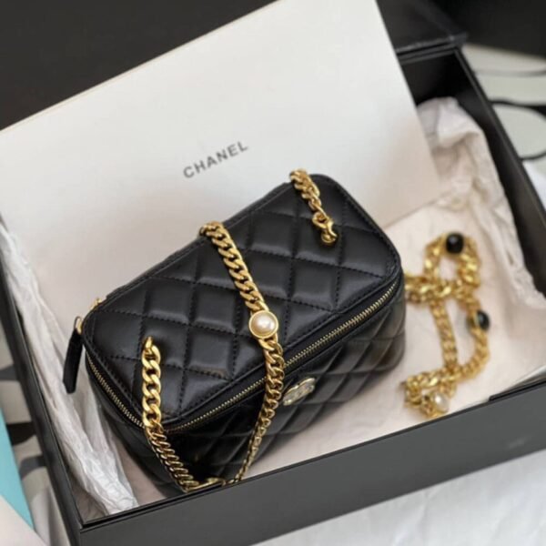 E1D03BE9-8F4E-969B-41F7-514A1F926A2D.jpg Chanel Vanity with Chain AP2937