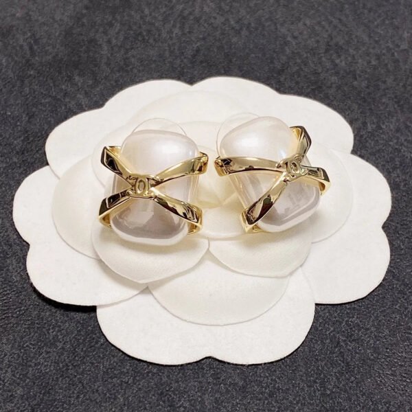 E2A282F6-8BC1-1F16-2689-BDD7AC963BC9.jpg CC Jewelry New 1