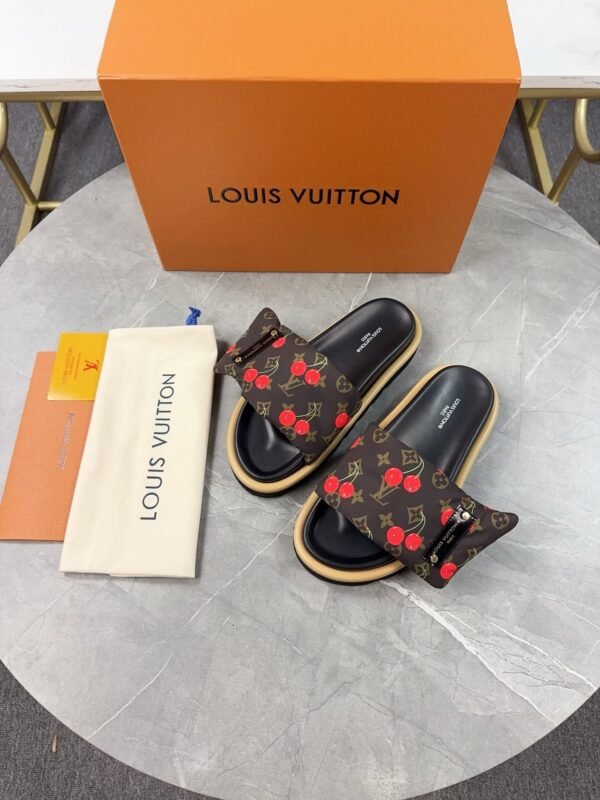 E2A9C686-9C10-1647-26D0-4A926BC5BBA0.jpg Louis Vuitton Unisex Pool Pillow Comfort Sandal