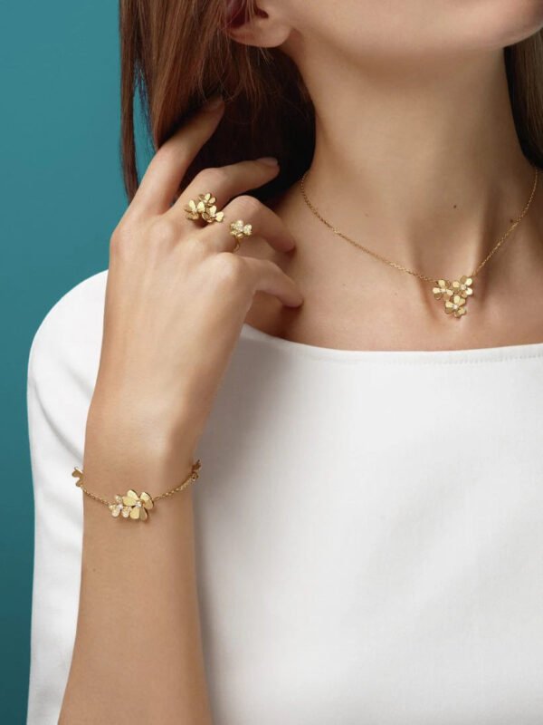 Frivole bracelet, 5 flowers