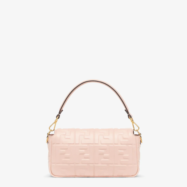 E4771965-E43A-972D-E459-0A38B7E8CC5F.png Fendi Baguette Medium