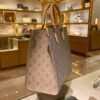 Louis Vuitton OnTheGo MM  M12415