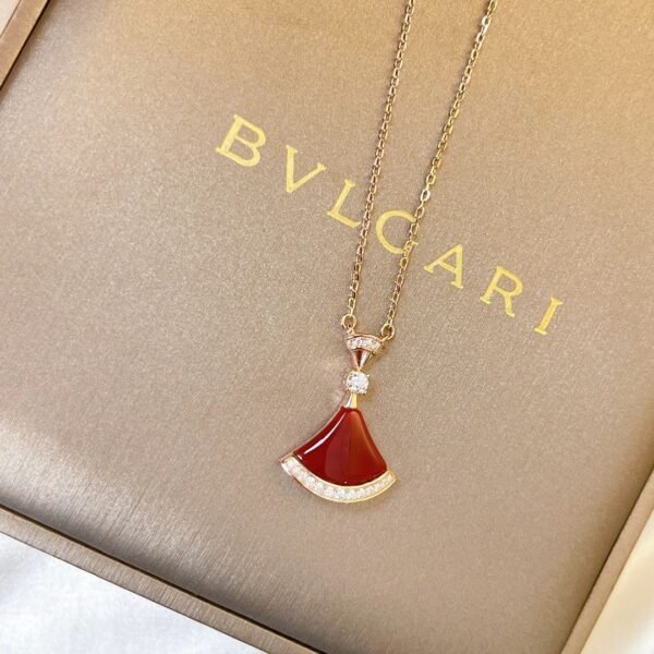 E58B3A65-830F-35F4-C19D-5174EDB6586F.jpg Bvlgari Divas' Dream Necklace