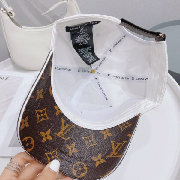 New Stitching Presbyopia Fisherman Cap - White