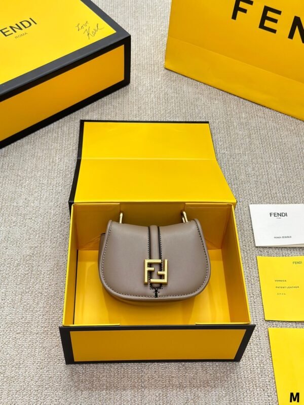 E9D30EBB-D402-407E-A012-2FF0E85908E3.jpg Fendi C'mon Nano - White
