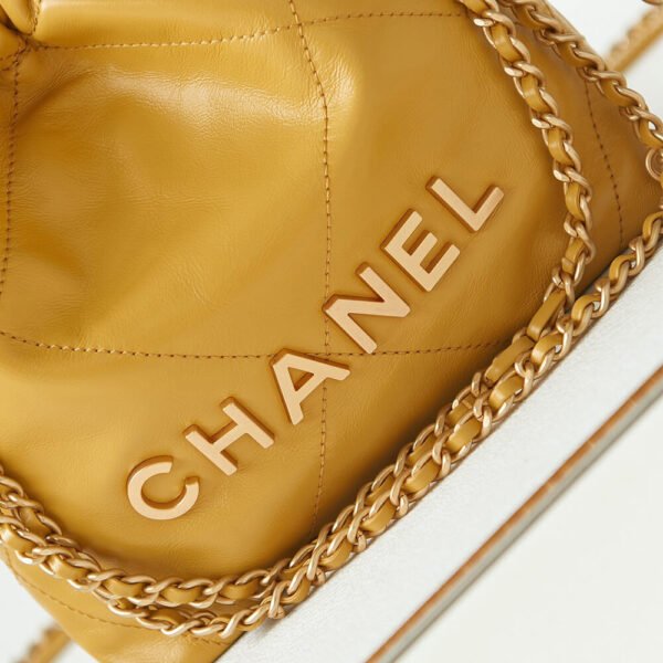 CHANEL 22 MINI HANDBAG AS3980