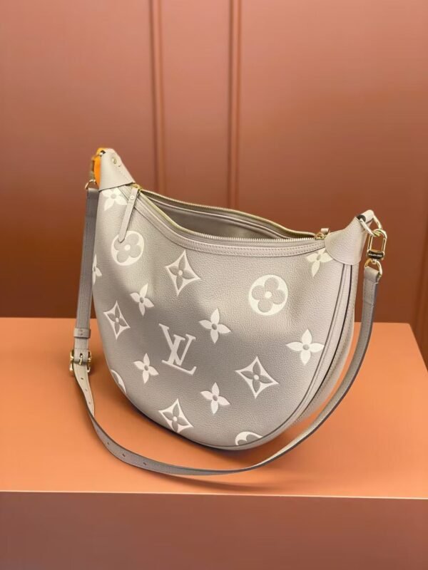 EA9033EE-80EC-4B21-9B35-C2AD43F0128E.jpg Louis Vuitton Loop Hobo M46738