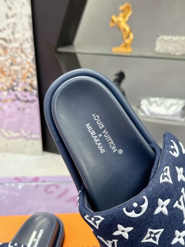 EC6509E5-9C7D-9556-D236-9748EF0BEA85.jpg Louis Vuitton Unisex Pool Pillow Comfort Sandal