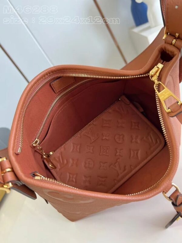 ECFCF091-3EDE-8754-90BD-C939720ADC9C.jpg Louis Vuitton M11790 CarryAll PM