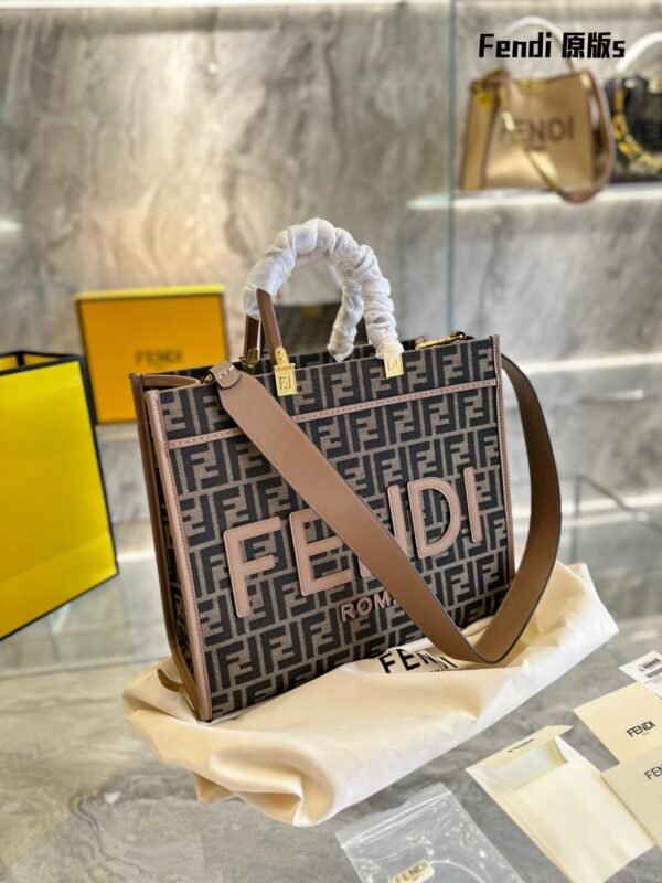 EF114B04-1231-65F7-D5B1-F045B711FF6F.jpg Fendi Sunshine Large