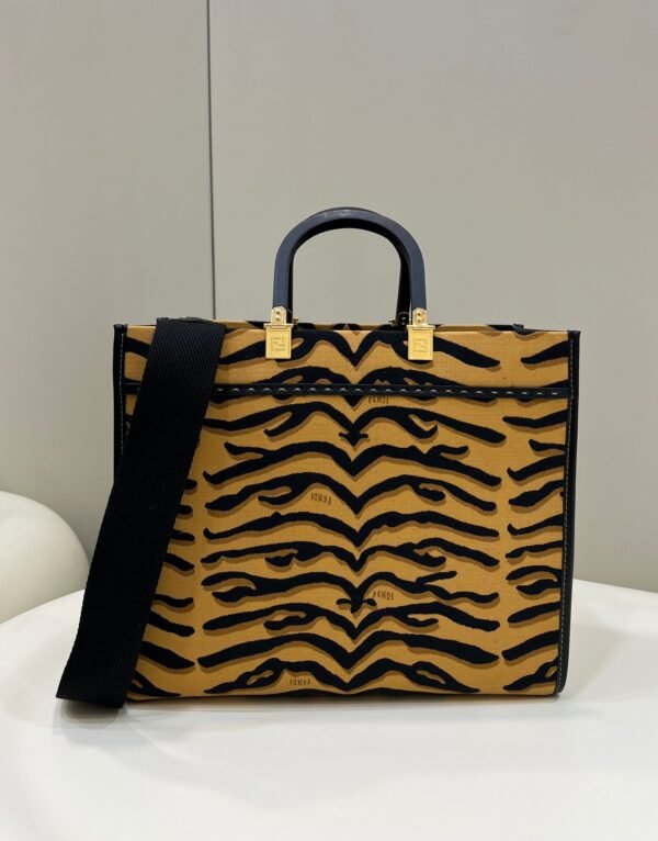 EF3A22F4-9751-5617-D6CF-93499AD2D016.jpg Fendi Sunshine Shopper Meduim Bag