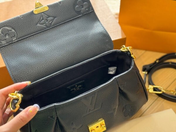 Louis Vuitton Favorite M45813