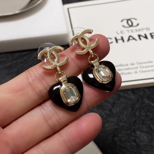 EFC5C7CD-DDE4-1522-678B-EA2C2E1C4A86.jpg cc Earrings