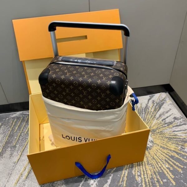 F226A63C-0B82-08F0-891B-28DD59EAAFC4.jpg Louis Vuitton M20294 Horizon 55