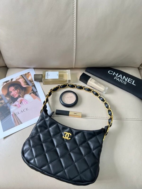 Chanel Hobo HandbagAs3562
