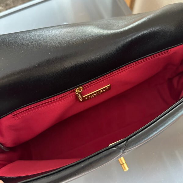 F67353EA-34FA-CEE2-B891-B83BB47DB285.jpg 19 HANDBAG - Black