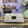 F6FC9DF5-8B4D-CBE6-1012-7EDB57AFE73A.jpg Louis Vuitton Eva Clutch N55214