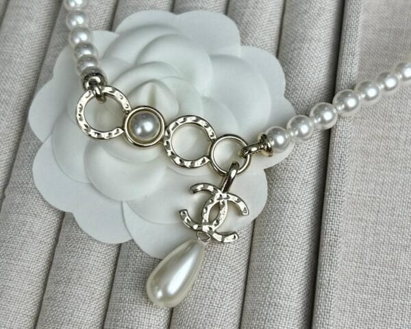Coco letter pearl chain necklace