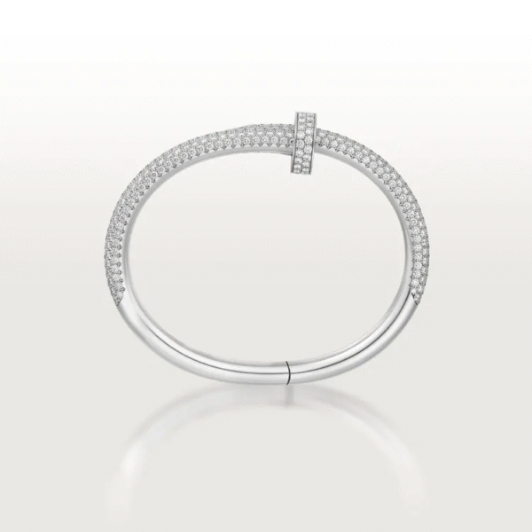 F85ED869-82D0-CE7D-0608-F6F3325EB760.png JUSTE UN CLOU BRACELET, MEDIUM MODEL