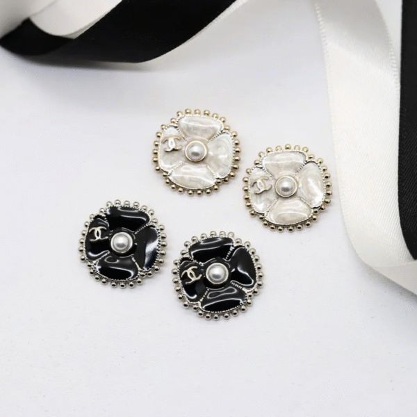 F8D84667-7AB2-F547-0517-462EDEDA6495.png CCE165 CC earring - BLACK