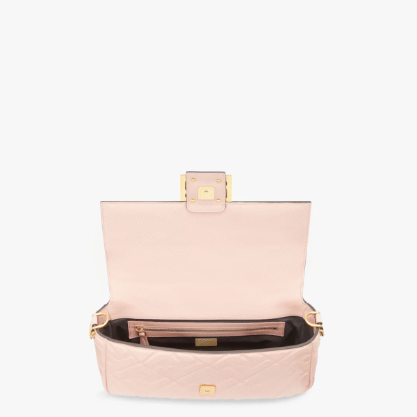 F9EB88B7-3857-02A3-F218-2D886833D37B.png Fendi Baguette Medium