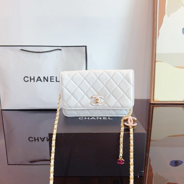 FA30F8C9-5F1A-1CD3-B624-AF4D84259766.jpg WALLET ON CHAIN - BLACK