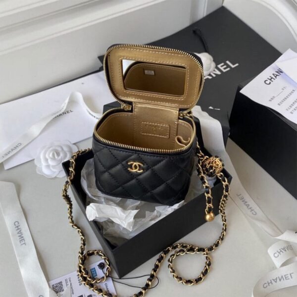 FA99F0C6-0AA8-6659-F26B-7B9F56F08061.jpg Chanel Small Vanity with Chain AP2198