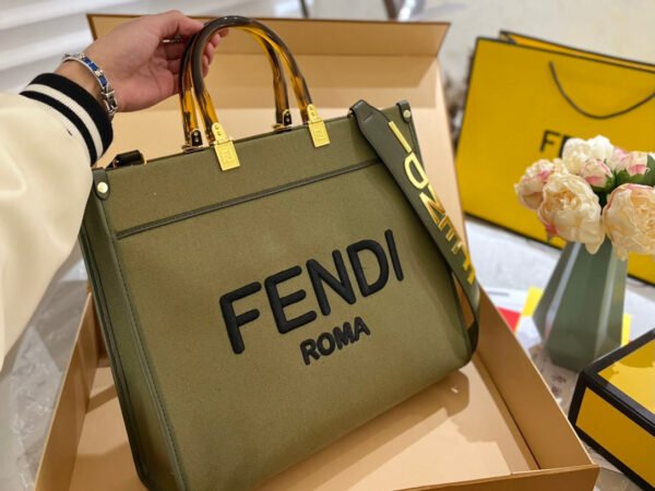 FAB228E4-E7AB-A479-BF50-B807B0B04FA4.jpg Fendi Sunshine Medium - Green