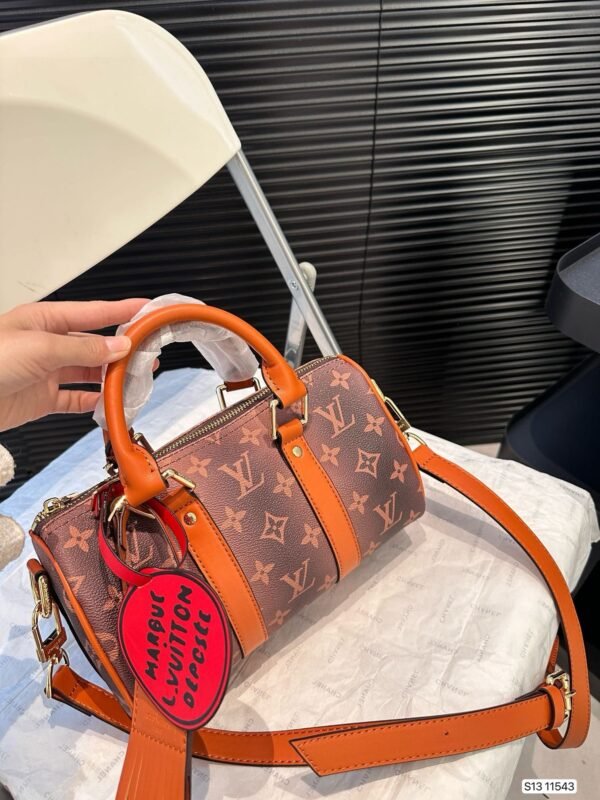 FB37CD4F-5D5F-EDE6-A649-B65C600F7836.jpg Louis Vuitton M11542 Keepall Bandoulière 25