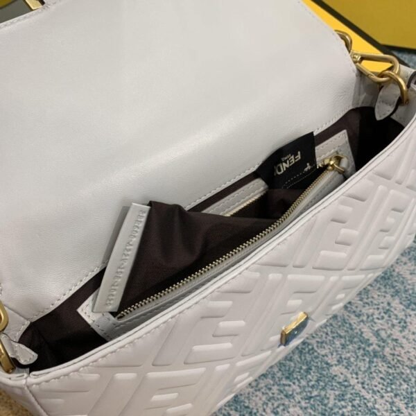 FC2DB8E9-C7D0-C327-B3B3-59BF762E9D12.jpg Fendi Baguette Bag
