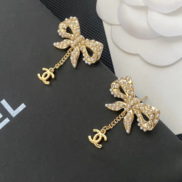 FC803BE8-062E-8C98-08BD-555284056DA7.jpg cc Earrings