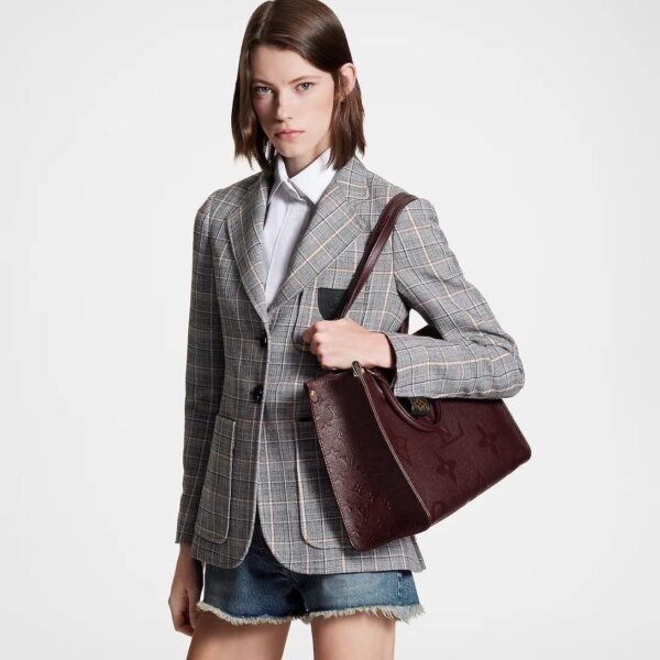 FD846F7E-57ED-B2CD-840B-D2AB73483881.jpg Louis Vuitton M46601 OnTheGo MM