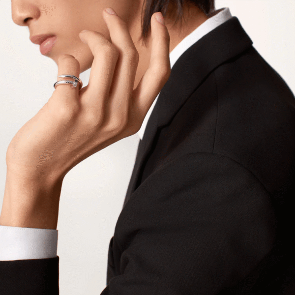 FD8FCF27-68A5-10D5-9CC2-FBB49C166824-1.png JUSTE UN CLOU RING